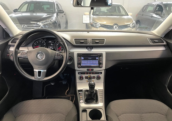 Volkswagen Passat cena 36500 przebieg: 228500, rok produkcji 2014 z Suwałki małe 301